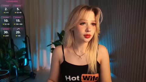  Laura  online show from 09.09.25