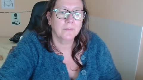 Snapshot of laureanne50 chatting on 12.08.24 laureanne online show from 12.08.24