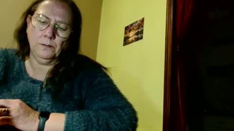 Snapshot of laureanne50 chatting on 12.08.24 laureanne online show from 12.08.24