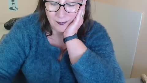 Snapshot of laureanne50 chatting on 12.11.24 laureanne online show from 12.11.24