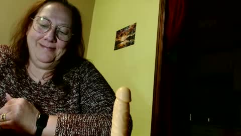 Snapshot of laureanne50 chatting on 03.05.25 laureanne online show from 03.05.25