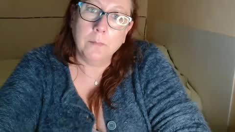 Snapshot of laureanne50 chatting on 03.10.25 laureanne online show from 03.10.25