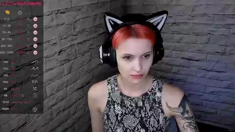 Snapshot of lauren_raquel chatting on 05.10.26 Eva online show from 05.10.26