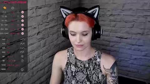 Snapshot of lauren_raquel chatting on 05.11.26 Eva online show from 05.11.26