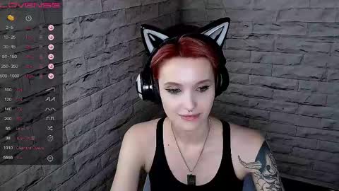 Snapshot of lauren_raquel chatting on 05.18.26 Eva online show from 05.18.26