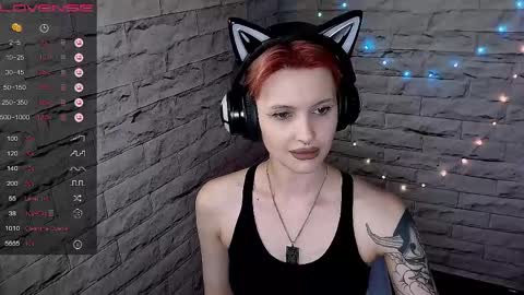 Snapshot of lauren_raquel chatting on 05.26.26 Eva online show from 05.26.26