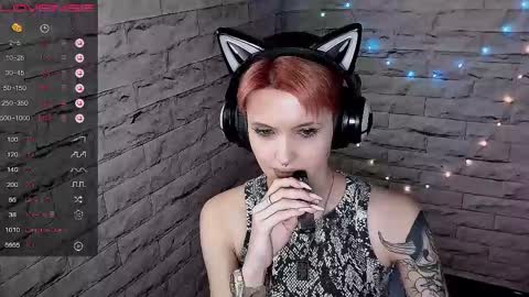 Snapshot of lauren_raquel chatting on 05.28.26 Eva online show from 05.28.26