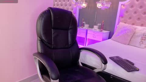 Lauren  online show from 11.19.25