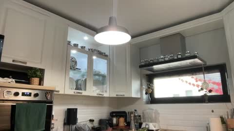 Snapshot of laurenbrite chatting on 10.18.25 Lauren Brite online show from 10.18.25