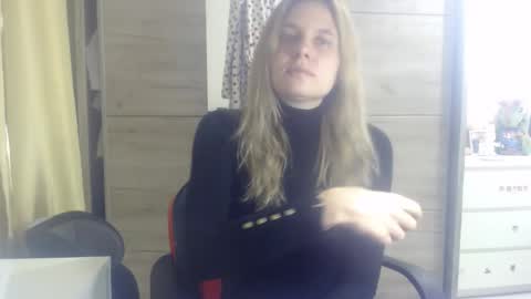 Snapshot of laurenmy chatting on 10.12.25 laurenmy online show from 10.12.25