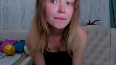 Snapshot of laurennhill chatting on 09.13.25 laurennhill online show from 09.13.25