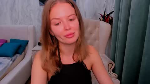Snapshot of laurennhill chatting on 09.16.25 laurennhill online show from 09.16.25