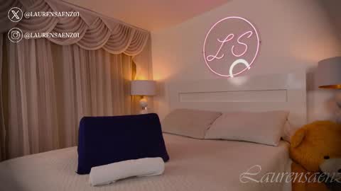 Lauren Saenz online show from 01.27.25