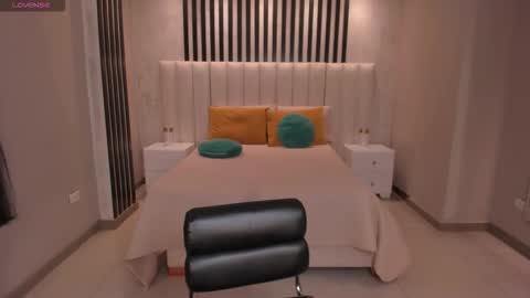 Lau  online show from 10.04.25