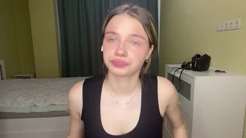 Snapshot of laurineleconey chatting on 02.24.26 Bella online show from 02.24.26