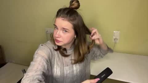 Snapshot of laurineleconey chatting on 02.27.26 Bella online show from 02.27.26