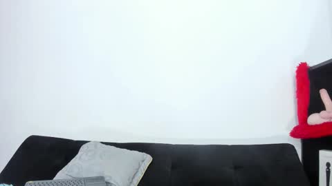 LauryJonson  online show from 01.18.26