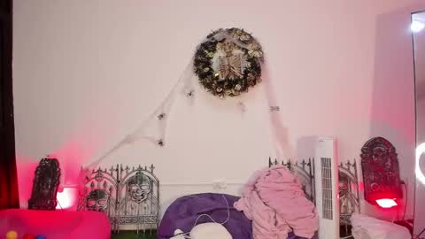  LaurynJeffers  online show from 10.04.25