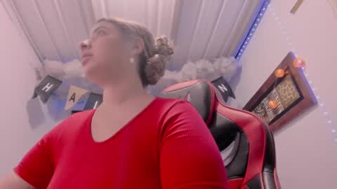 Snapshot of lauu_g chatting on 10.12.25 Lauu G online show from 10.12.25