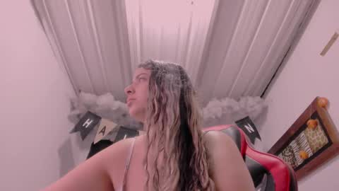 Snapshot of lauu_g chatting on 10.27.25 Lauu G online show from 10.27.25