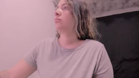 Snapshot of lauu_g chatting on 11.04.25 Lauu G online show from 11.04.25