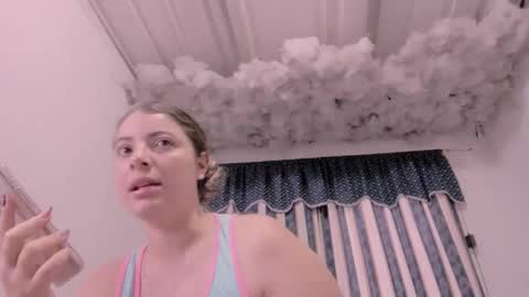 Lauu G online show from 11.27.25