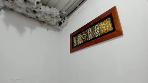 Lauu G online show from 12.23.25