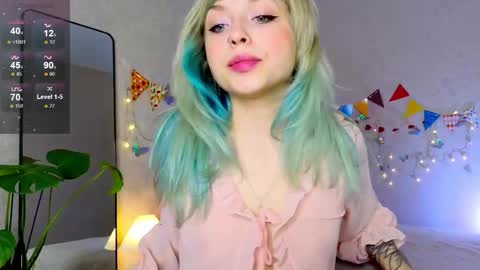 Snapshot of lavenly chatting on 11.05.25 Melissa online show from 11.05.25