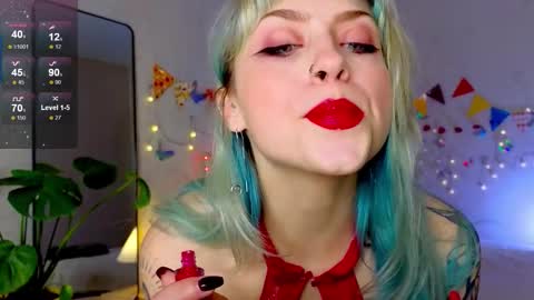 Snapshot of lavenly chatting on 11.07.25 Melissa online show from 11.07.25