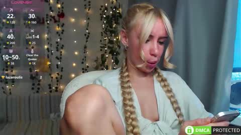 Mia online show from 10.17.25