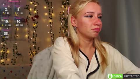 Mia online show from 10.21.25