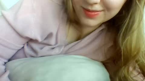 Snapshot of layannalea chatting on 01.21.25 layannalea online show from 01.21.25