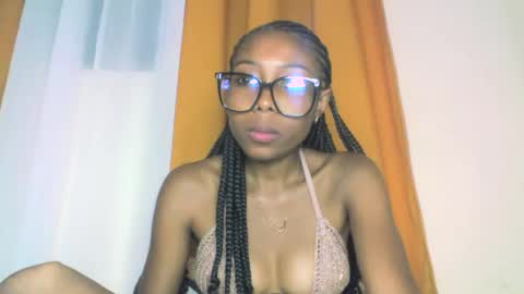 layannek online show from 10.21.25