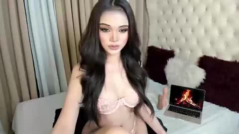 Valencia AND Anastasia online show from 09.19.25