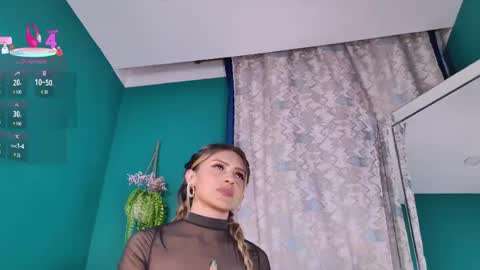 layla_17 online show from 04.28.26