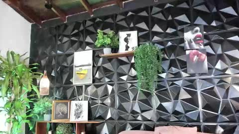 Layla online show from 09.30.25