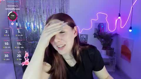 Snapshot of layla_glam chatting on 10.20.25 layla_glam online show from 10.20.25