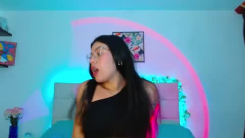 Snapshot of layla_roma chatting on 10.04.25 Lia and Rachel online show from 10.04.25