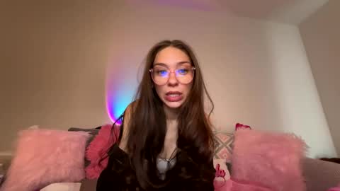 Snapshot of laylababi chatting on 02.12.26 Layla online show from 02.12.26
