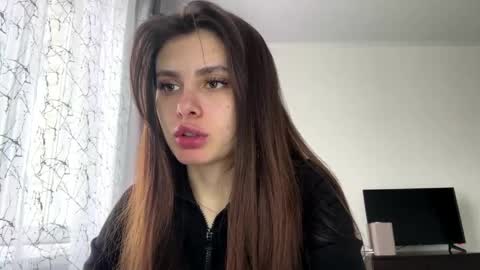 Snapshot of laylachinskey chatting on 05.11.26 Rose online show from 05.11.26