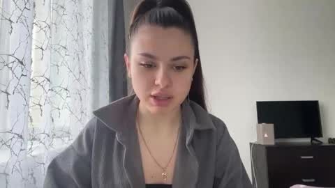 Snapshot of laylachinskey chatting on 05.23.26 Rose online show from 05.23.26