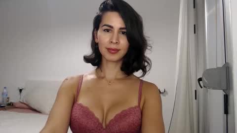 Layla online show from 09.19.25