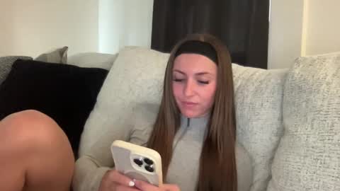 laylahlaylah1 online show from 10.22.25