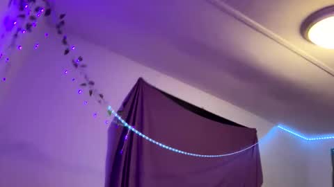 Snapshot of laylakutiex chatting on 11.22.25 Layla online show from 11.22.25