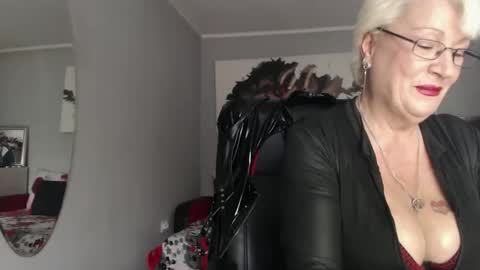 Snapshot of laylamadisonx chatting on 10.07.25 Layla online show from 10.07.25