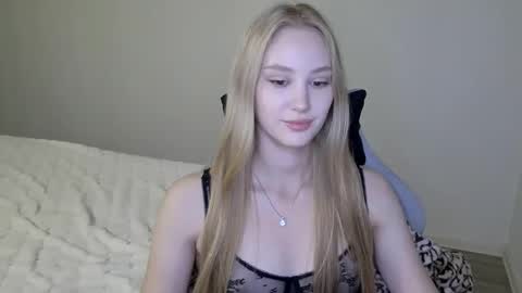 LaylaPretty001 online show from 10.17.25