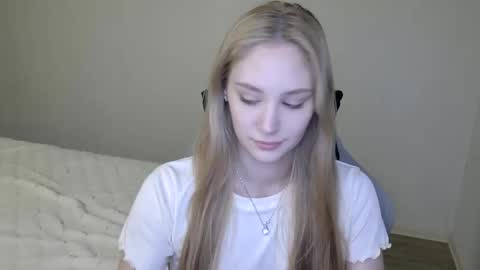 LaylaPretty001 online show from 10.28.25