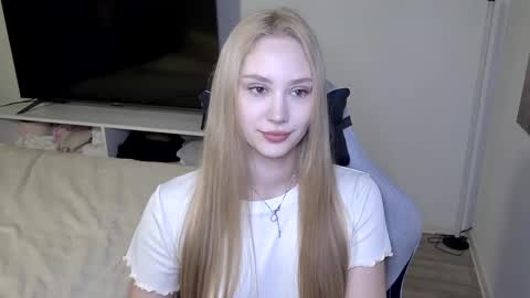 LaylaPretty001 online show from 03.04.26