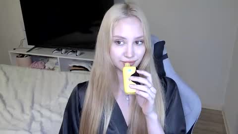 Snapshot of laylapretty001 chatting on 06.05.26 LaylaPretty001 online show from 06.05.26