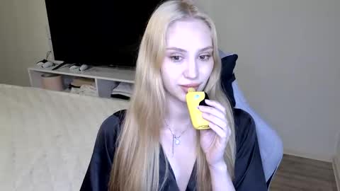 Snapshot of laylapretty001 chatting on 06.10.26 LaylaPretty001 online show from 06.10.26